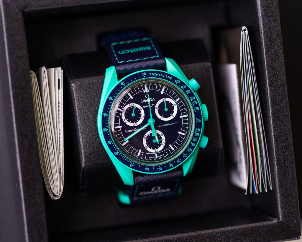 MOONSWATCH MISSION ON EARTH POLAR LIGHTS - SWATCH X OMEGA BIOCERAMIC