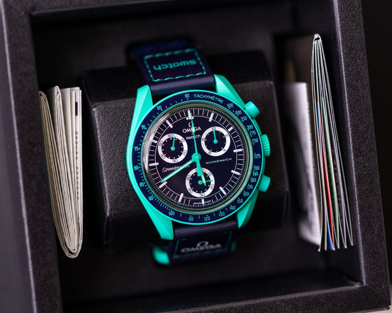 MOONSWATCH MISSION ON EARTH POLAR LIGHTS - SWATCH X OMEGA BIOCERAMIC