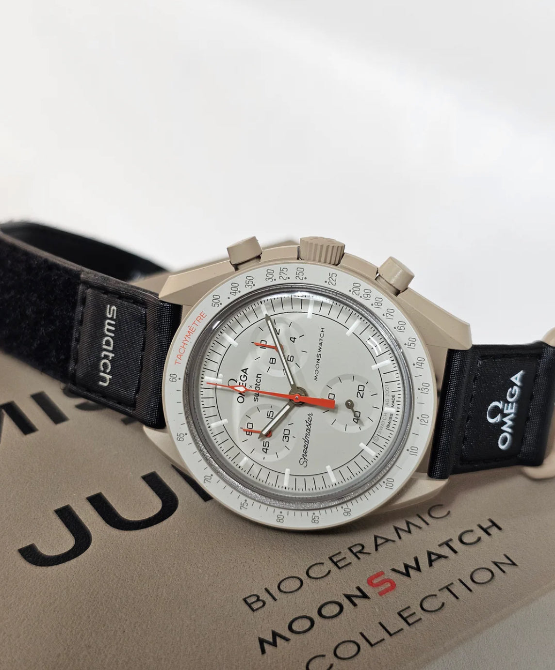 MOONSWATCH MISSION TO JUPITER - SWATCH X OMEGA BIOCERAMIC
