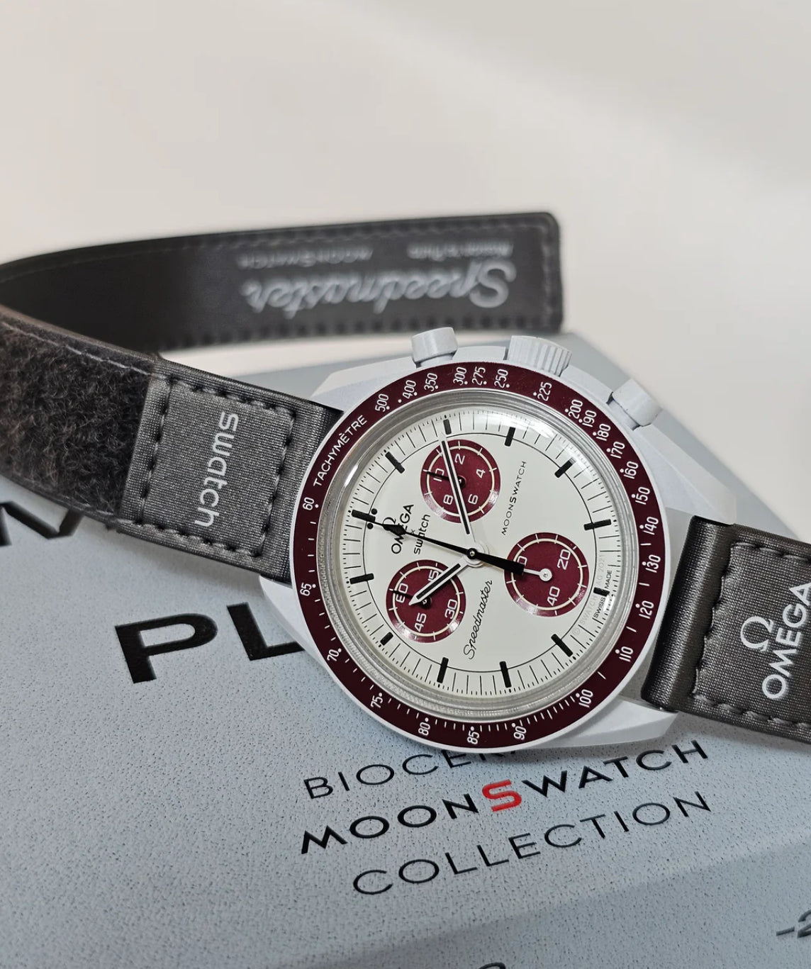 MOONSWATCH MISSION TO PLUTO - SWATCH X OMEGA BIOCERAMIC